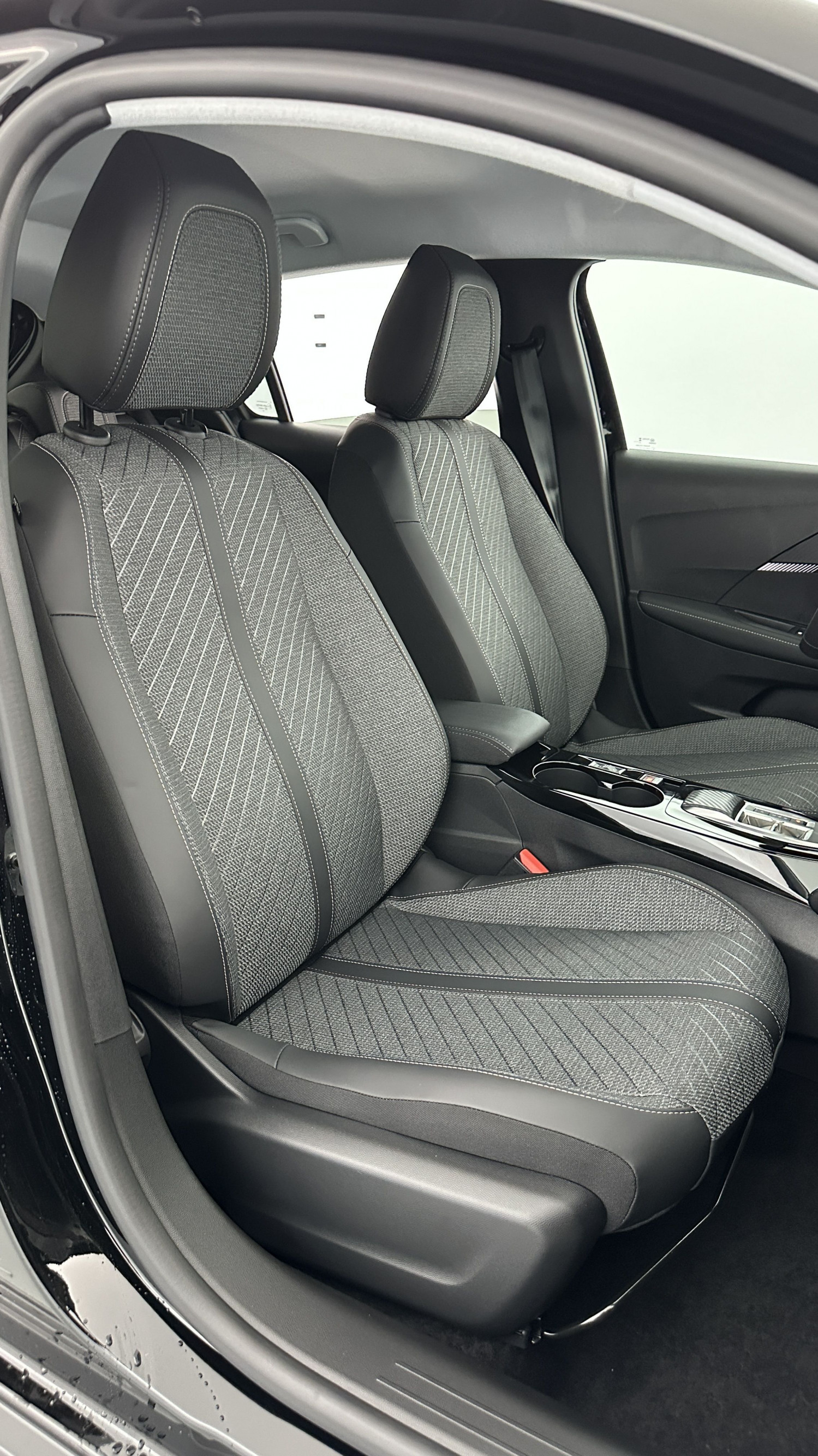 Vente en ligne Peugeot 208 208 1.2 Hybrid 110ch Allure e-DCS6 au prix de 22 900 €