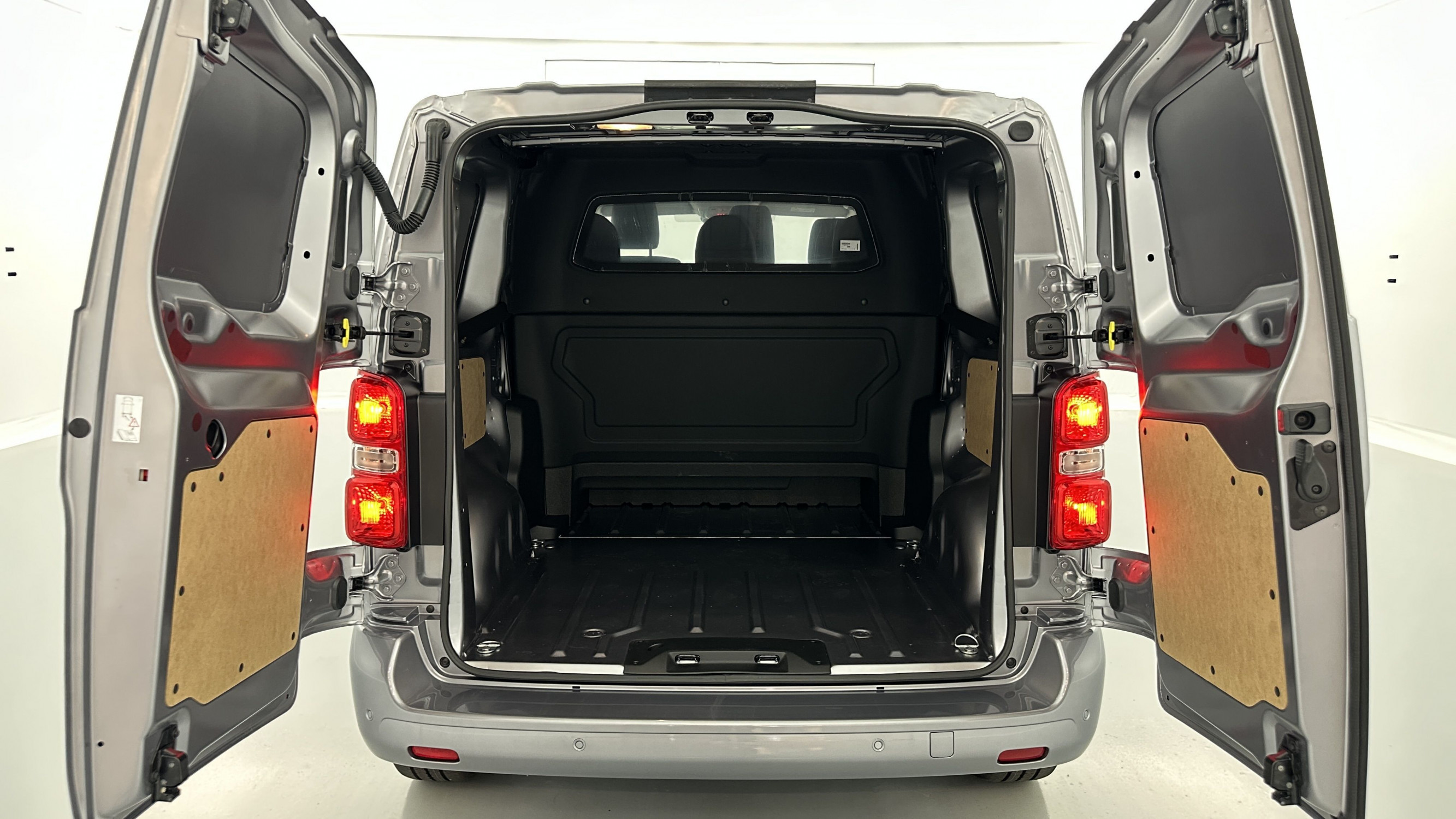 Vente en ligne Citroën Jumpy Fourgon JUMPY CA M 2.2 BlueHDi 180ch EAT8 au prix de 36 680 €