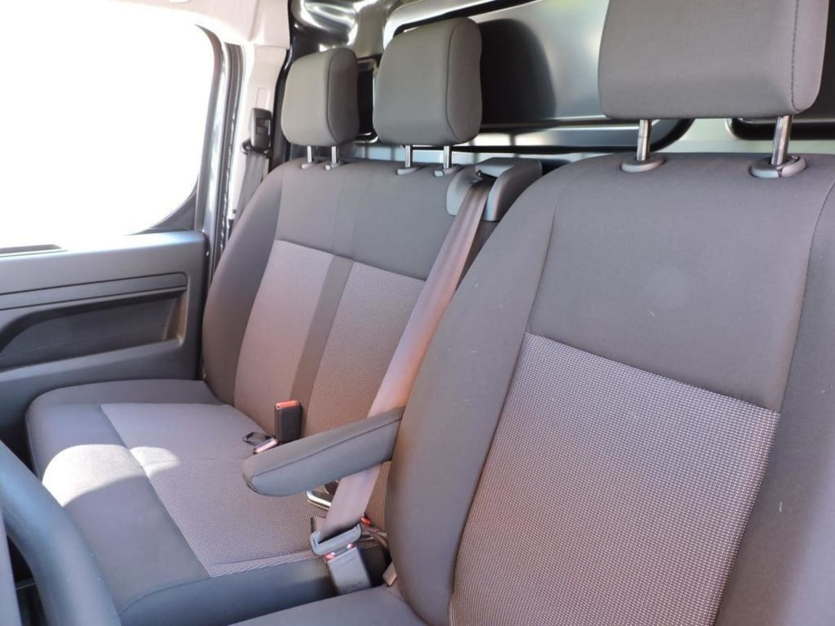 Vente en ligne Citroën Jumpy Fourgon JUMPY FGN M BLUEHDI 180 S S EAT8 au prix de 36 480 €