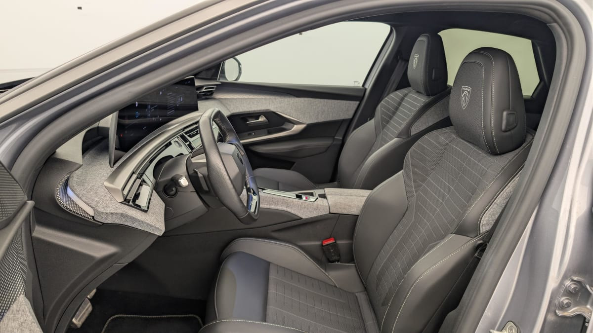 Vente en ligne Peugeot 3008 Hybrid 145 e-DCS6 GT au prix de 28 510 €