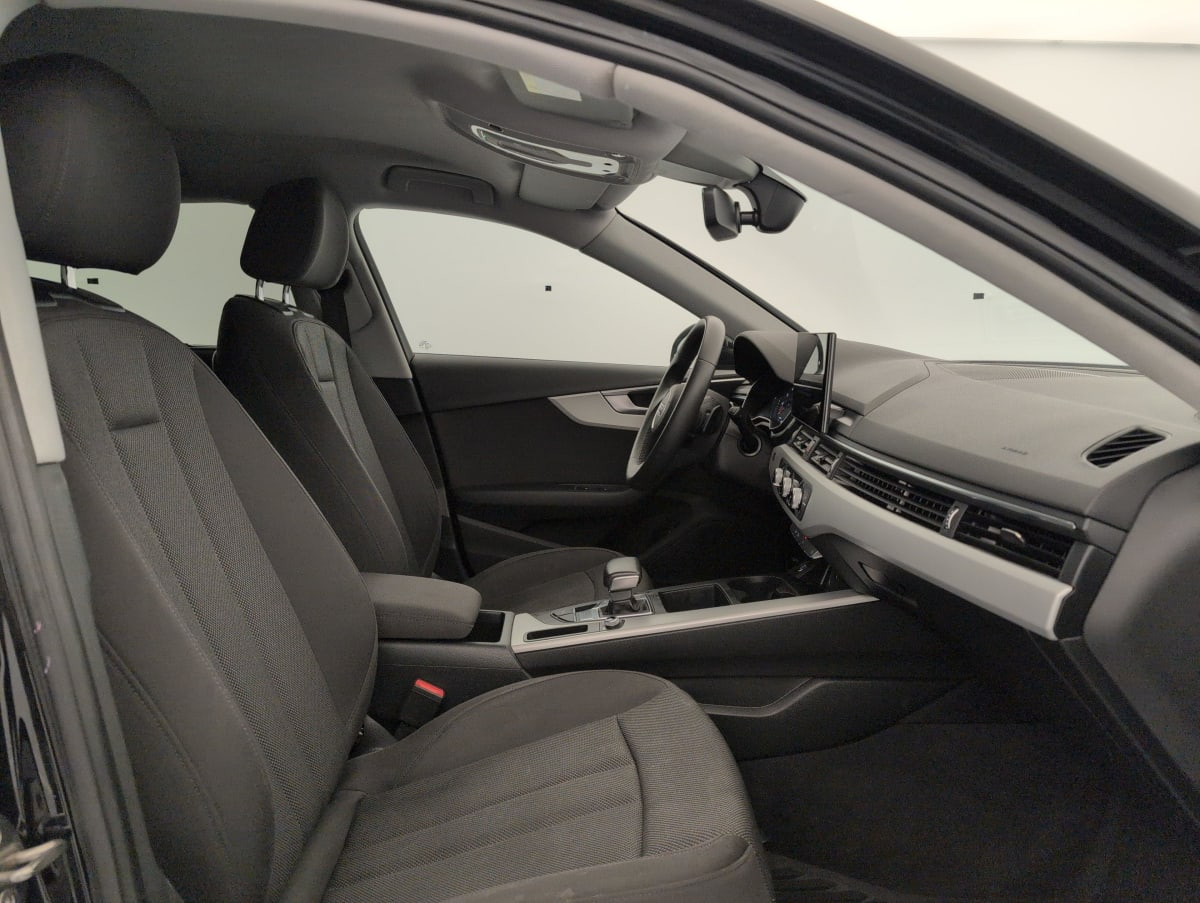 Vente en ligne Audi A4 Avant 35 TFSI 150 S tronic 7 Design au prix de 23 360 €