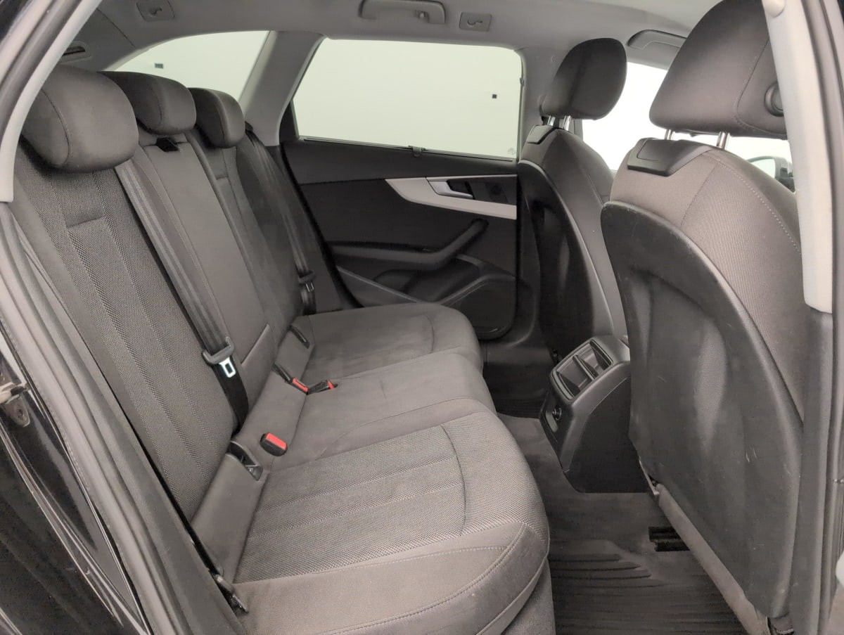 Vente en ligne Audi A4 Avant 35 TFSI 150 S tronic 7 Design au prix de 23 360 €