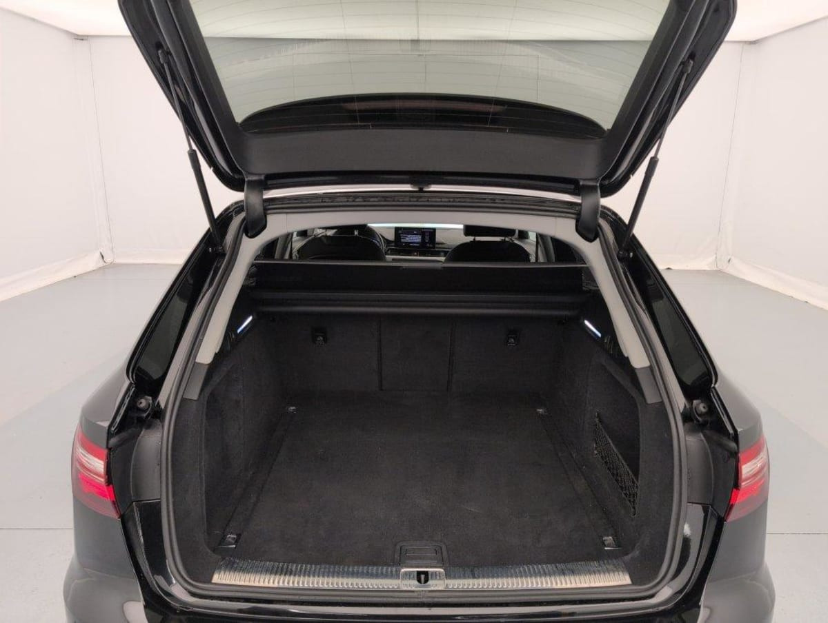 Vente en ligne Audi A4 Avant 35 TFSI 150 S tronic 7 Design au prix de 23 360 €