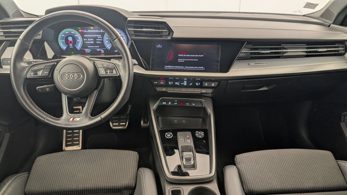 Vente en ligne Audi A3 40 TFSIe 204 S Tronic 6 S Line au prix de 22 330 €
