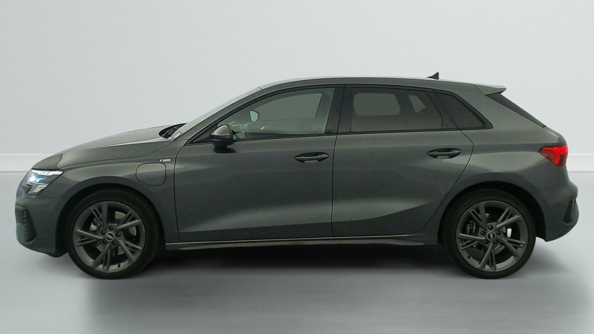 Vente en ligne Audi A3 40 TFSIe 204 S Tronic 6 S Line au prix de 22 330 €