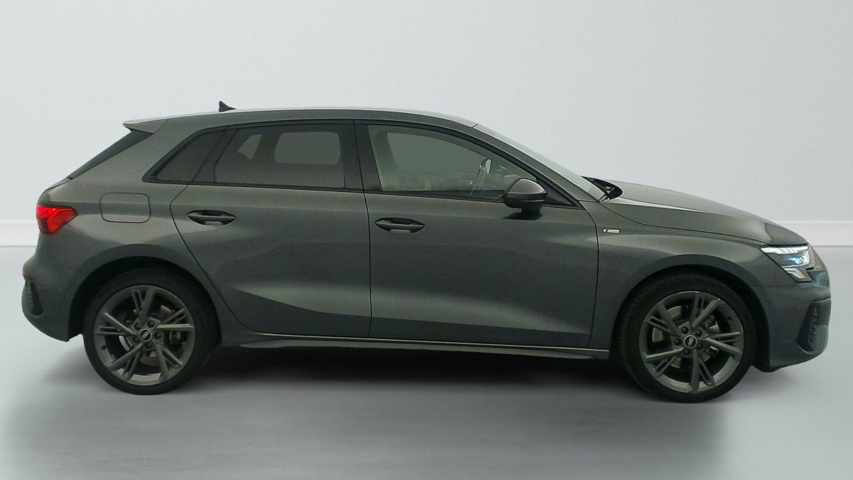 Vente en ligne Audi A3 40 TFSIe 204 S Tronic 6 S Line au prix de 22 330 €