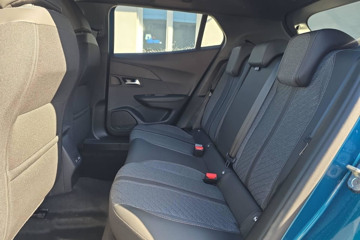 Vente en ligne Peugeot 2008 Hybrid 145 e-DCS6 Allure au prix de 23 870 €