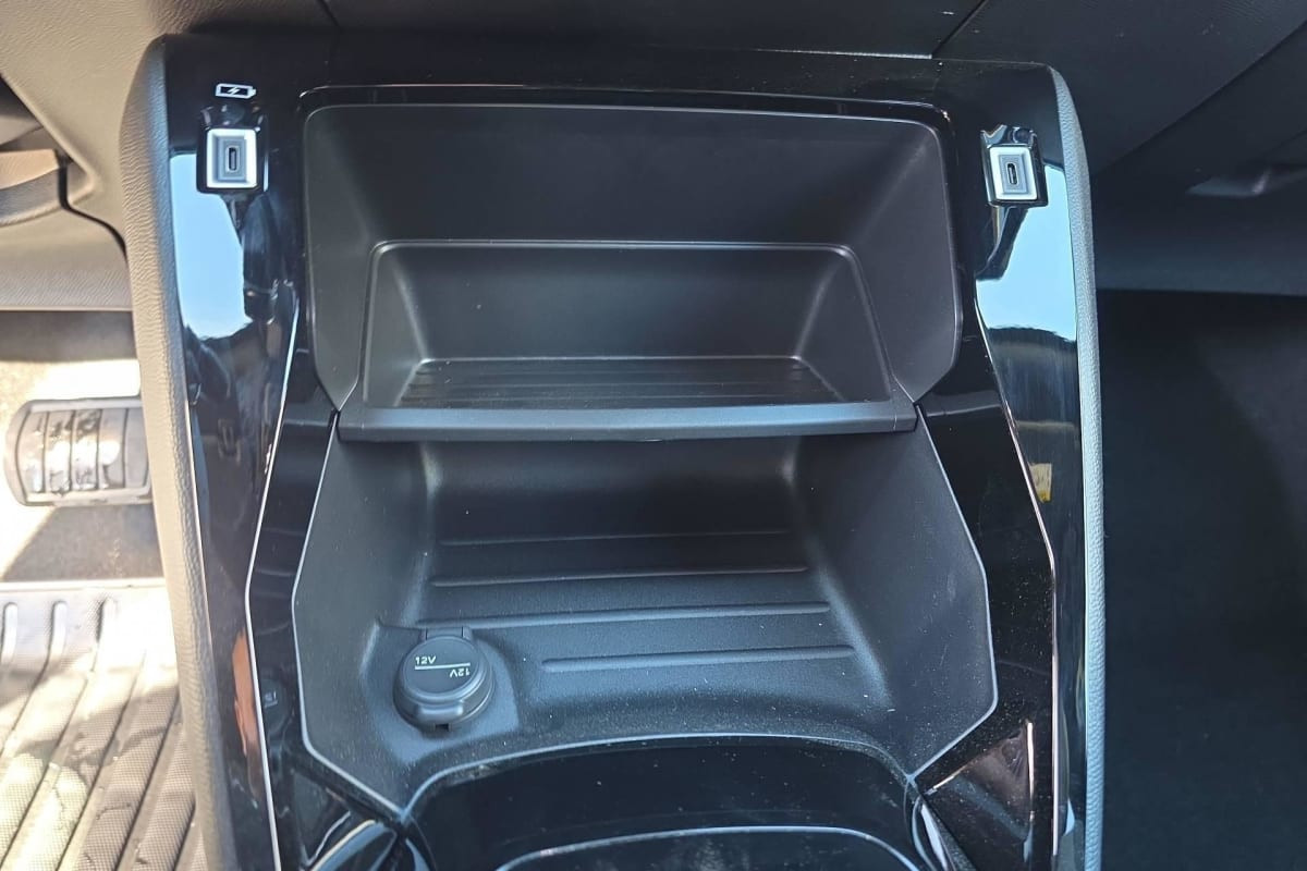 Vente en ligne Peugeot 2008 Hybrid 145 e-DCS6 Allure au prix de 23 870 €