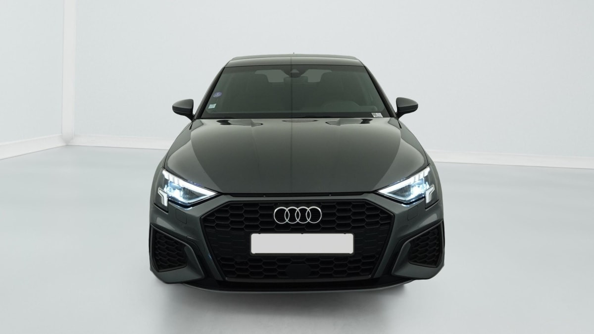 Vente en ligne Audi A3 40 TFSIe 204 S Tronic 6 S Line au prix de 22 330 €