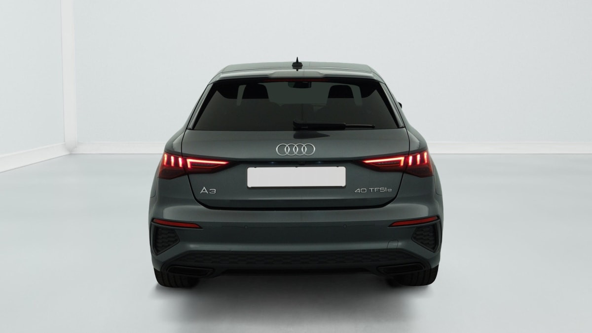 Vente en ligne Audi A3 40 TFSIe 204 S Tronic 6 S Line au prix de 22 330 €