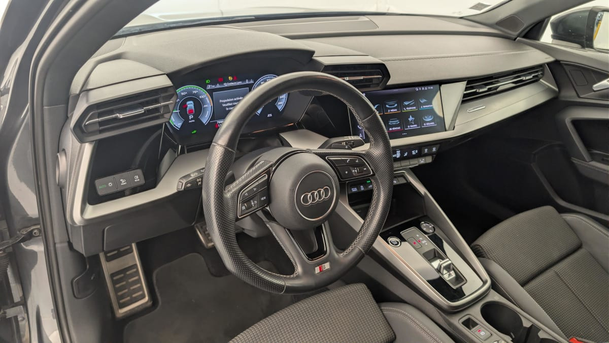 Vente en ligne Audi A3 40 TFSIe 204 S Tronic 6 S Line au prix de 22 330 €