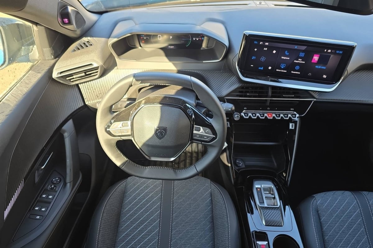 Vente en ligne Peugeot 2008 Hybrid 145 e-DCS6 Allure au prix de 23 870 €