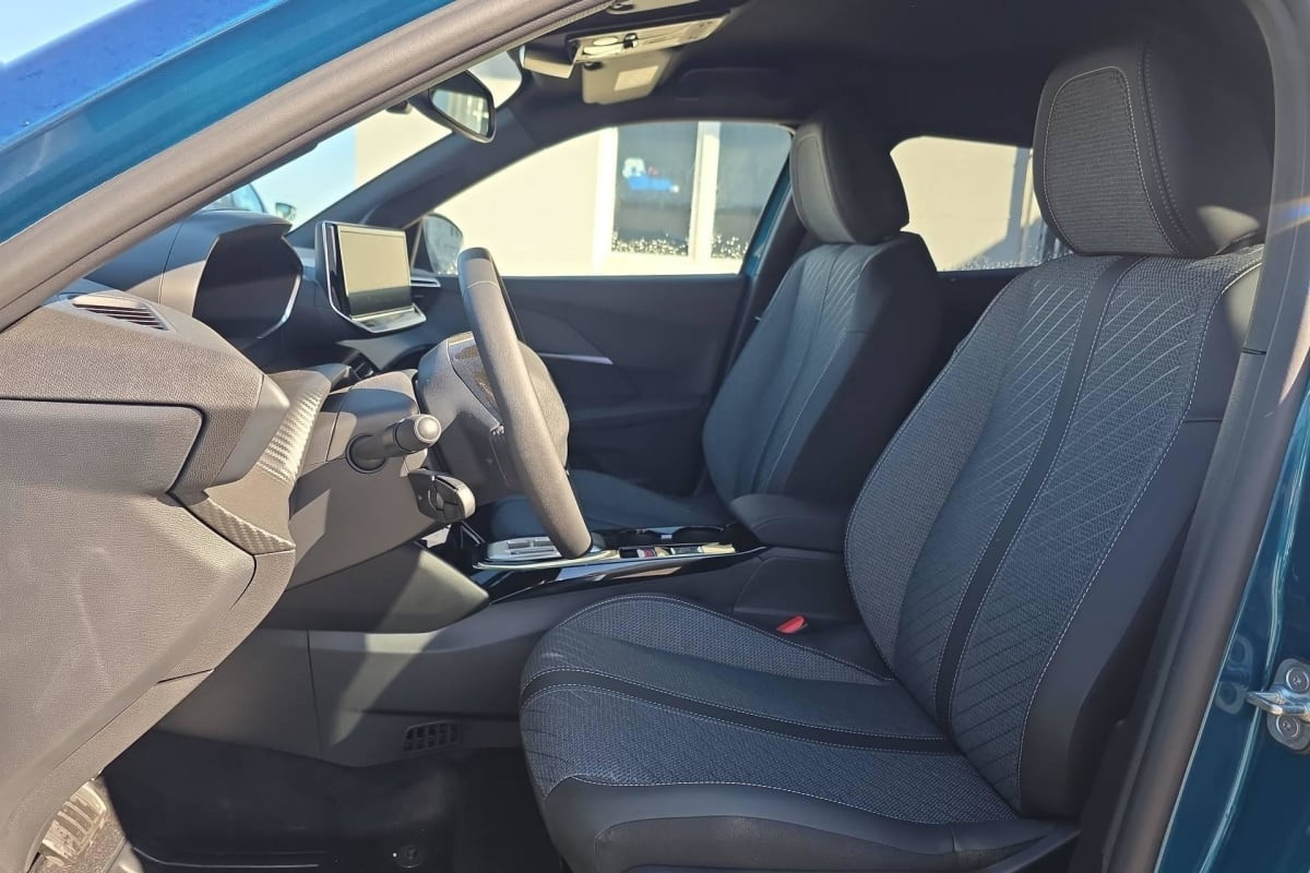 Vente en ligne Peugeot 2008 Hybrid 145 e-DCS6 Allure au prix de 23 870 €