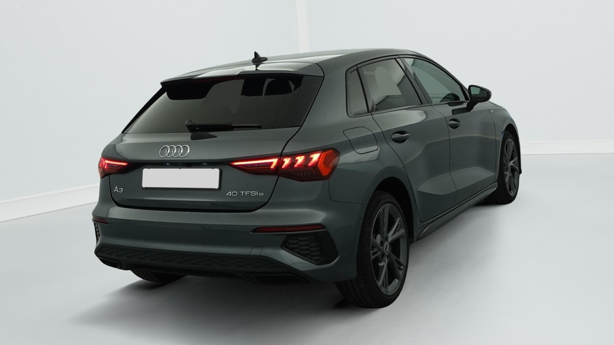 Vente en ligne Audi A3 40 TFSIe 204 S Tronic 6 S Line au prix de 22 330 €