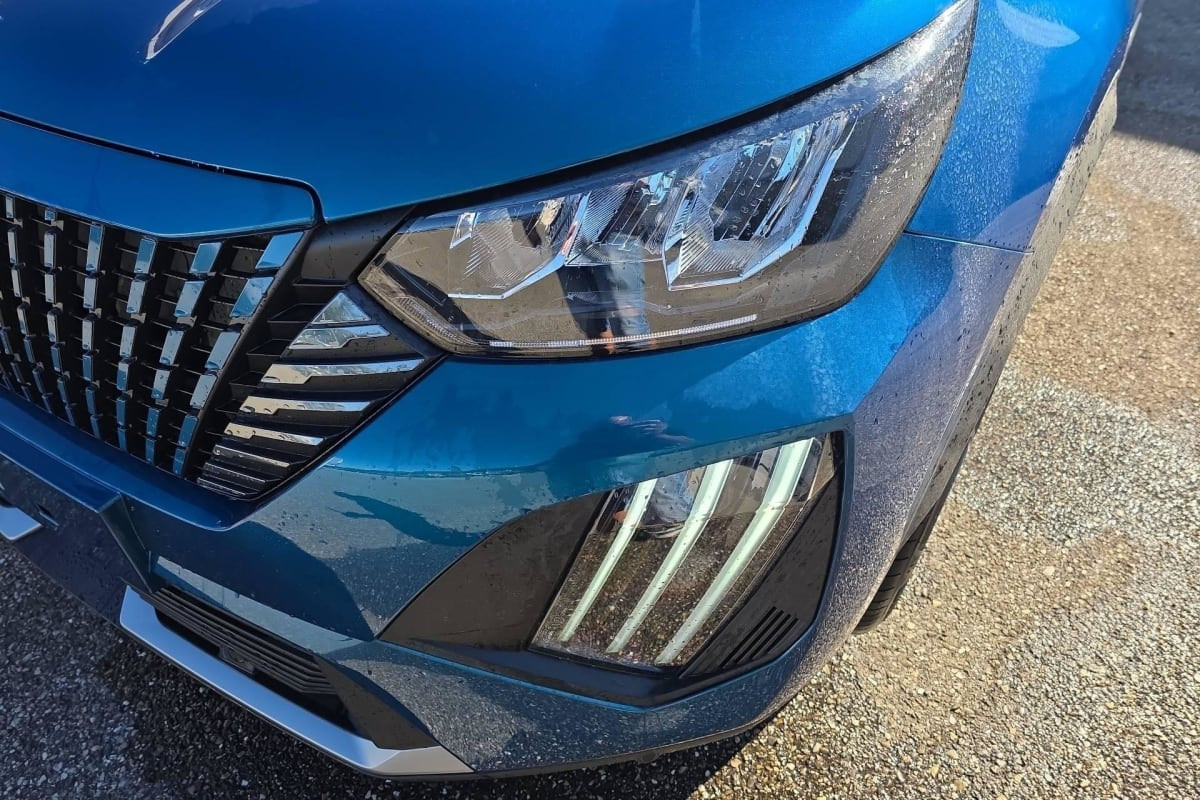 Vente en ligne Peugeot 2008 Hybrid 145 e-DCS6 Allure au prix de 23 870 €