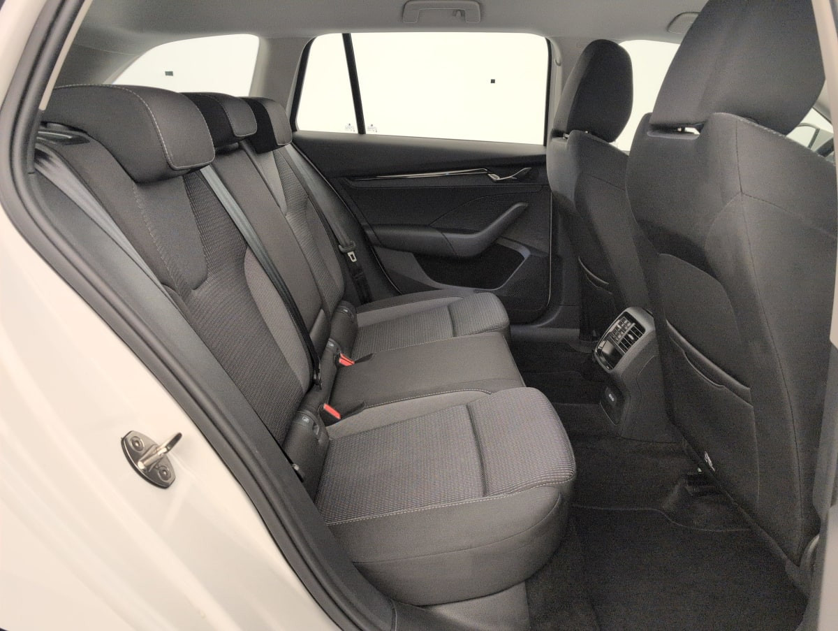Vente en ligne Skoda Octavia Combi 2.0 TDI 150 CH DSG7 BUSINESS au prix de 21 300 €