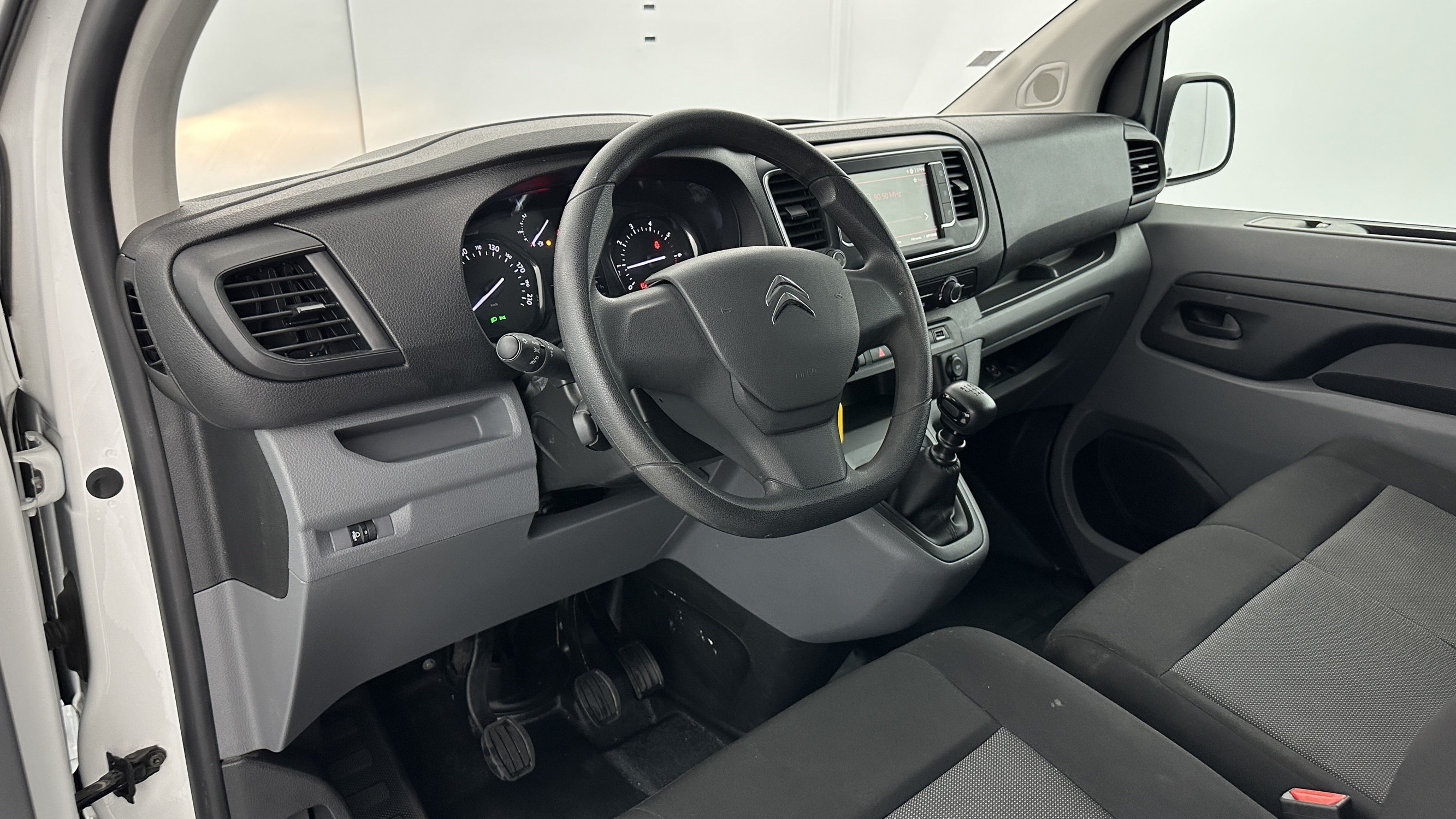 Vente en ligne Citroën Jumpy Fourgon JUMPY 2.0 M BlueHDi 145ch Club au prix de 18 680 €