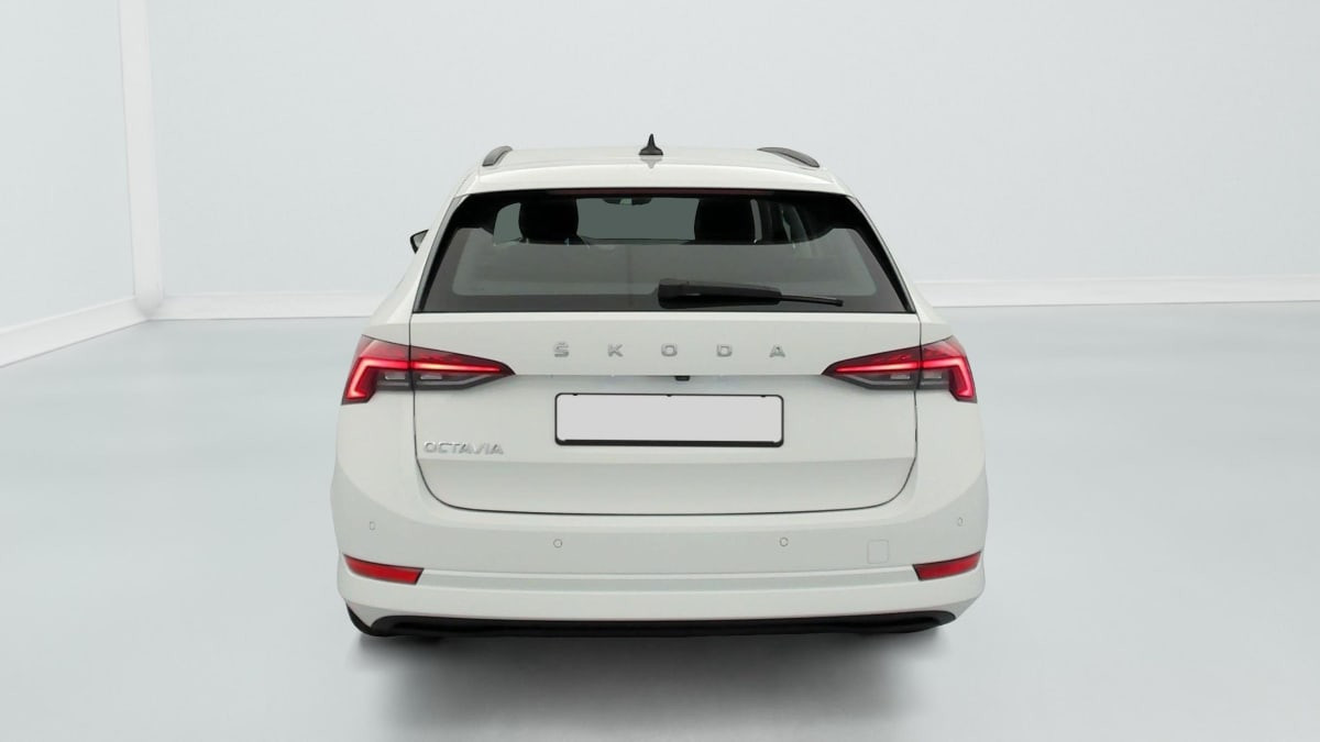 Vente en ligne Skoda Octavia Combi 2.0 TDI 150 CH DSG7 BUSINESS au prix de 21 300 €