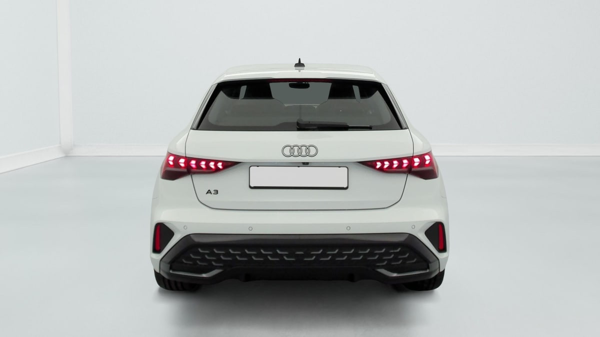 Vente en ligne Audi A3 TFSI e Hybride rechargeable 204 S tronic 6 S line au prix de 34 880 €