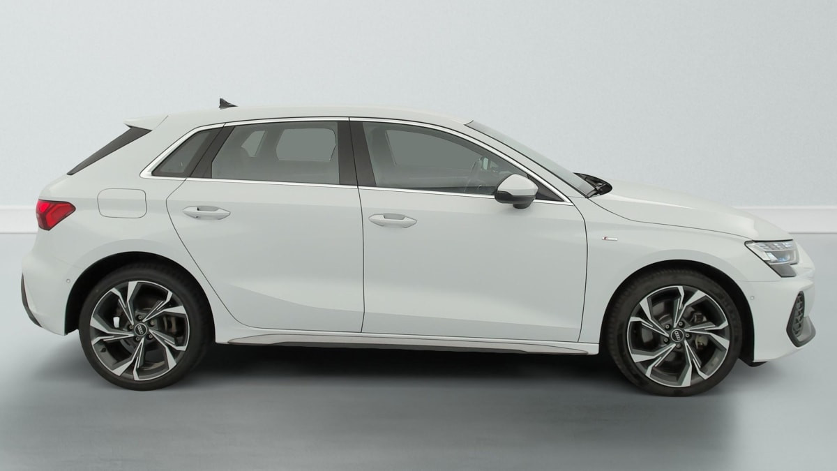Vente en ligne Audi A3 TFSI e Hybride rechargeable 204 S tronic 6 S line au prix de 34 880 €