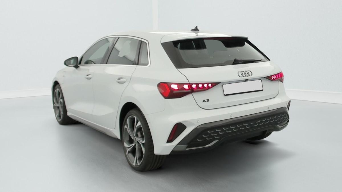 Vente en ligne Audi A3 TFSI e Hybride rechargeable 204 S tronic 6 S line au prix de 34 880 €