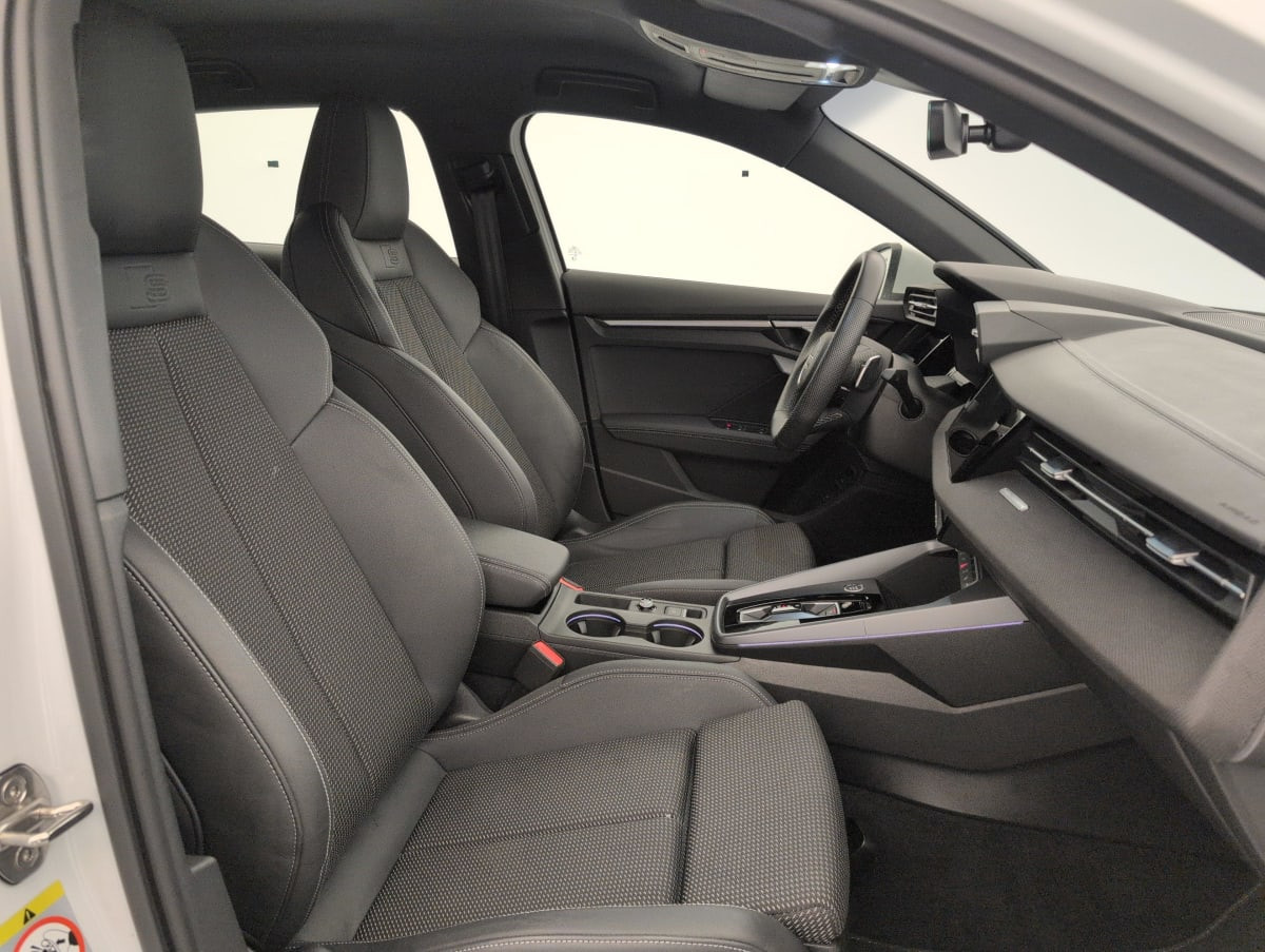Vente en ligne Audi A3 TFSI e Hybride rechargeable 204 S tronic 6 S line au prix de 34 880 €