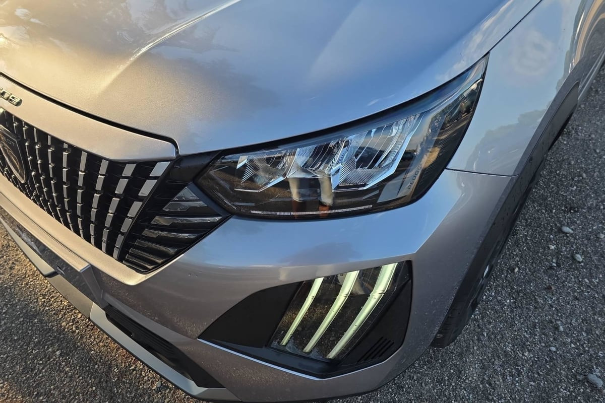 Vente en ligne Peugeot 2008 Hybrid 145 e-DCS6 Allure au prix de 25 220 €