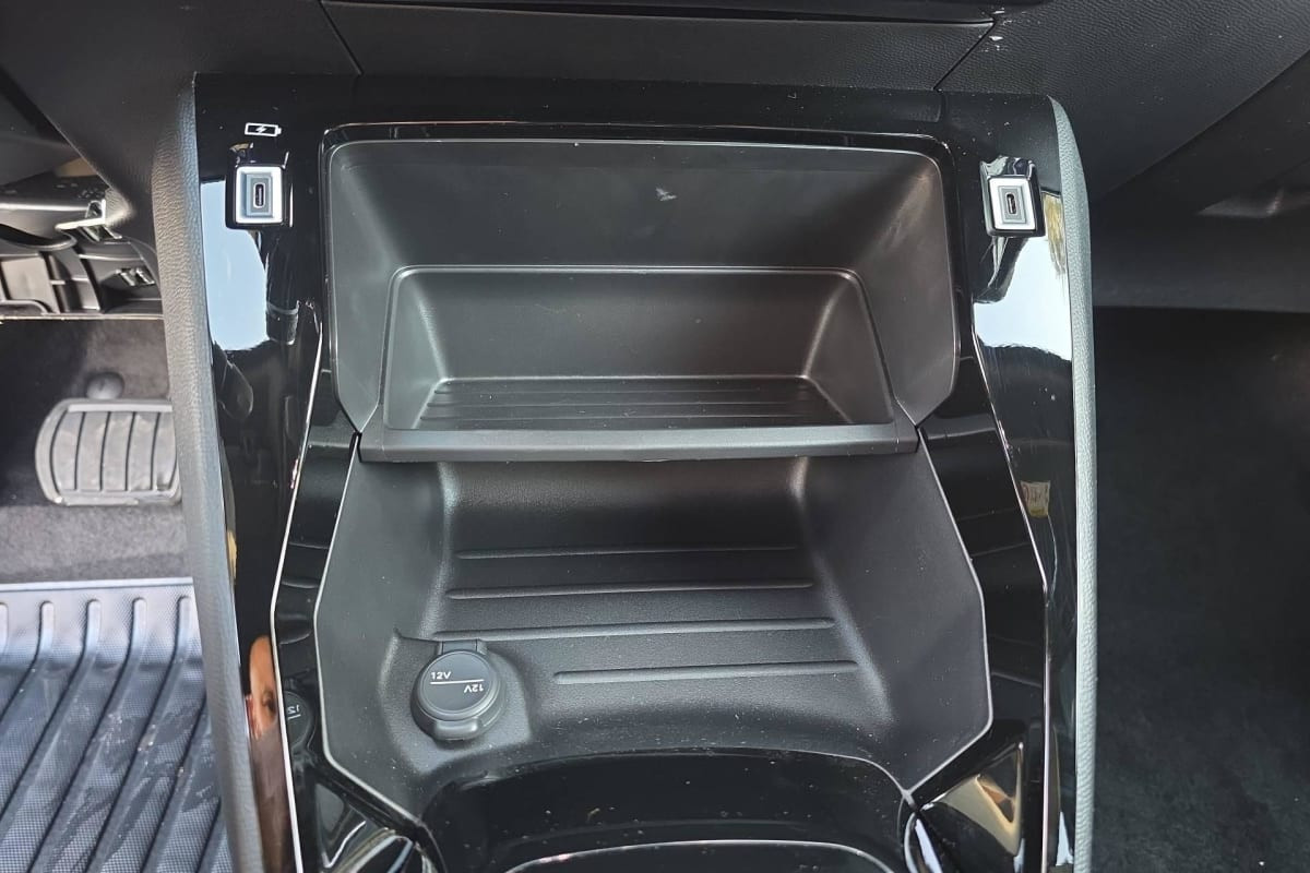 Vente en ligne Peugeot 2008 Hybrid 145 e-DCS6 Allure au prix de 25 220 €