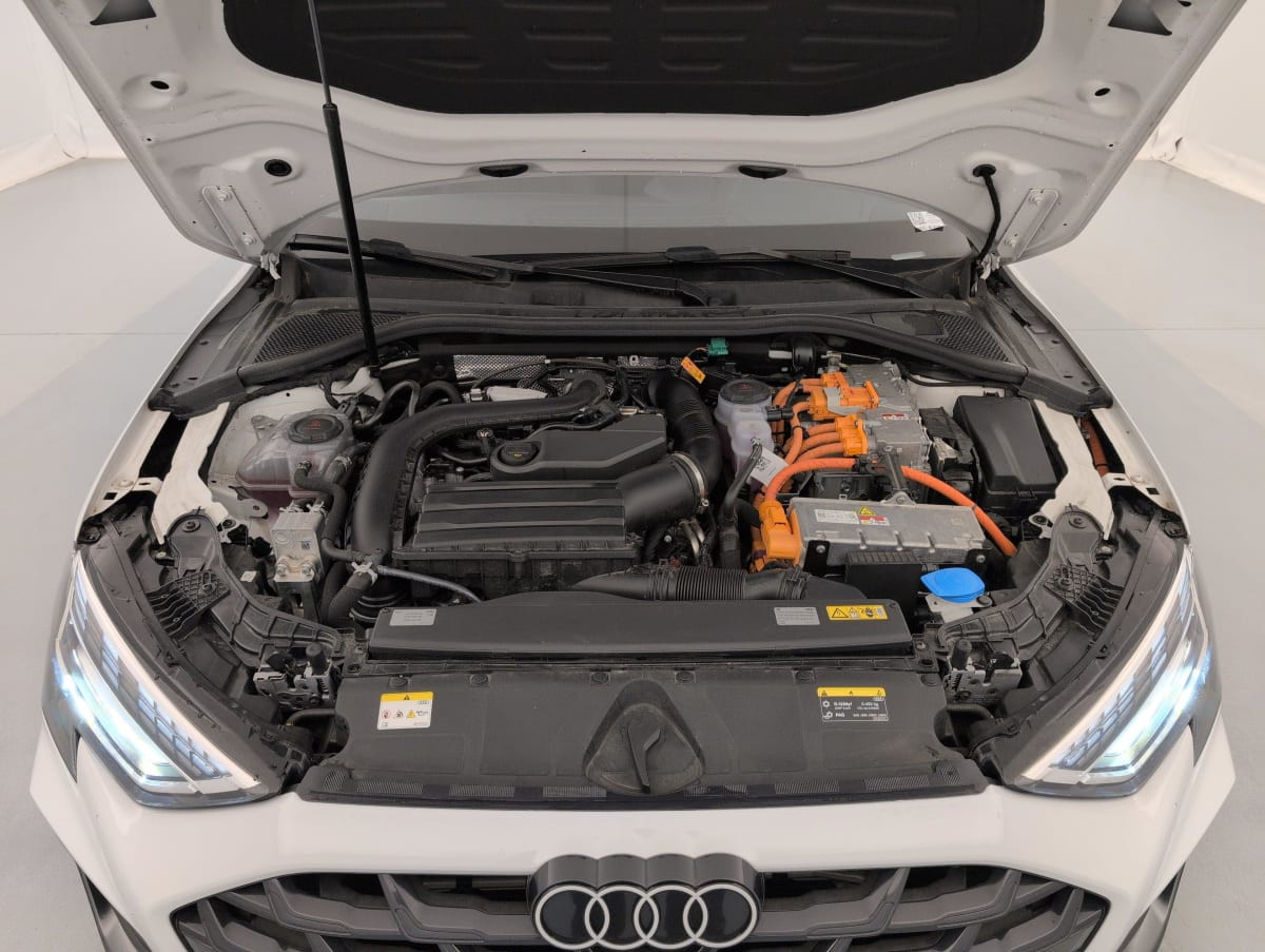 Vente en ligne Audi A3 TFSI e Hybride rechargeable 204 S tronic 6 S line au prix de 34 880 €
