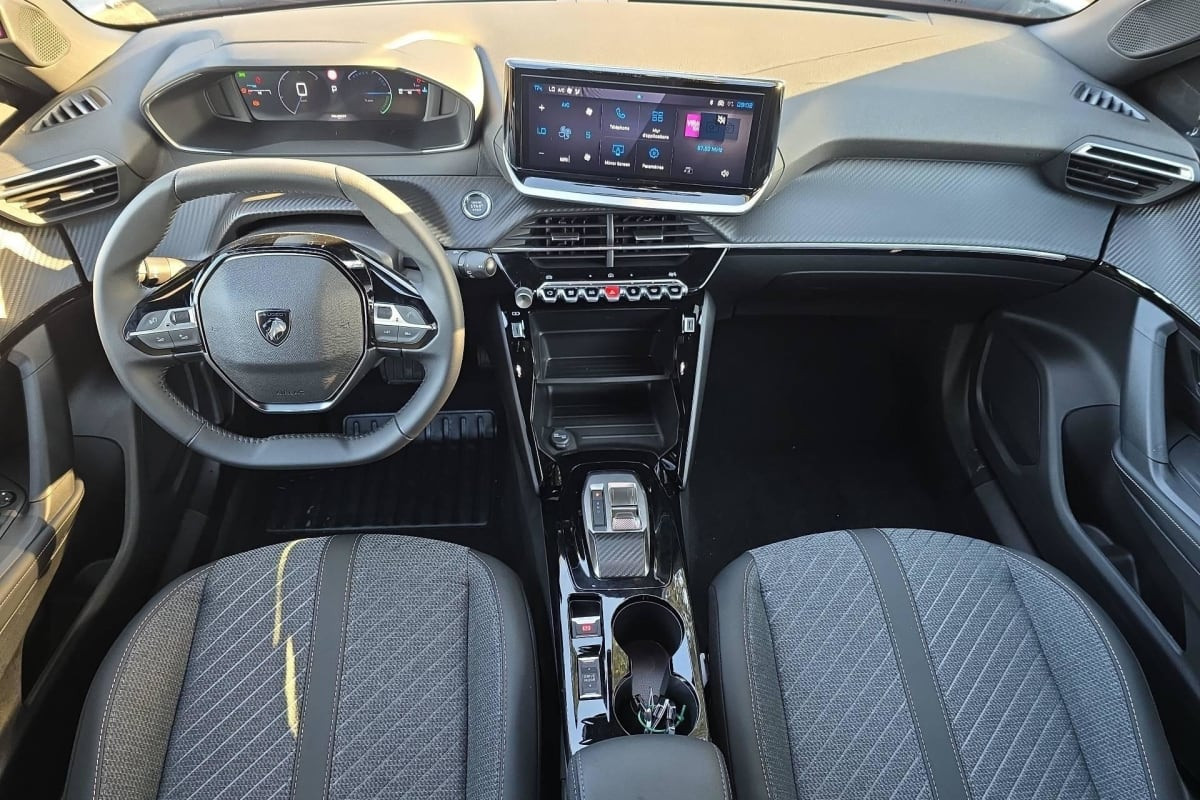 Vente en ligne Peugeot 2008 Hybrid 145 e-DCS6 Allure au prix de 25 220 €