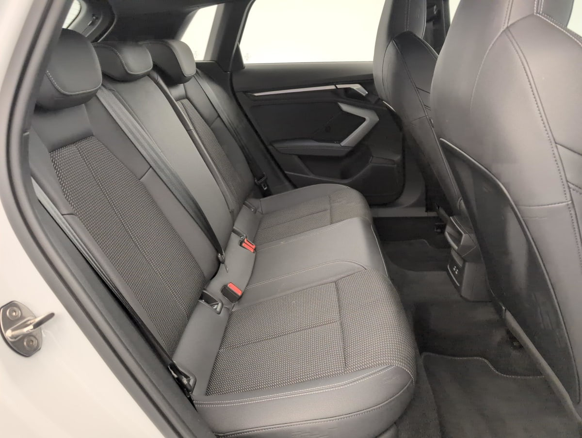 Vente en ligne Audi A3 TFSI e Hybride rechargeable 204 S tronic 6 S line au prix de 34 880 €