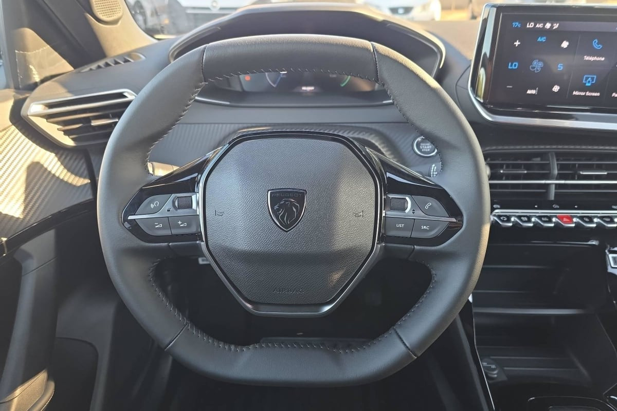 Vente en ligne Peugeot 2008 Hybrid 145 e-DCS6 Allure au prix de 25 220 €