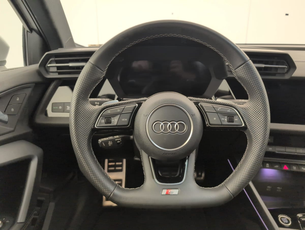 Vente en ligne Audi A3 TFSI e Hybride rechargeable 204 S tronic 6 S line au prix de 34 880 €