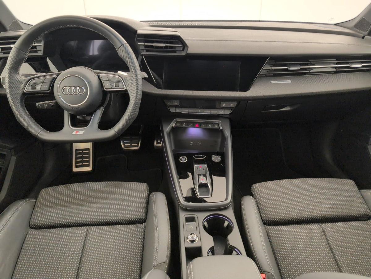 Vente en ligne Audi A3 TFSI e Hybride rechargeable 204 S tronic 6 S line au prix de 34 880 €