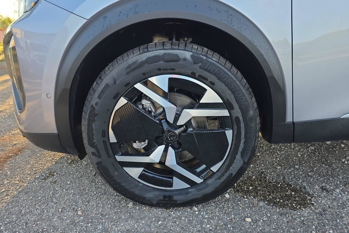 Vente en ligne Peugeot 2008 Hybrid 145 e-DCS6 Allure au prix de 25 220 €