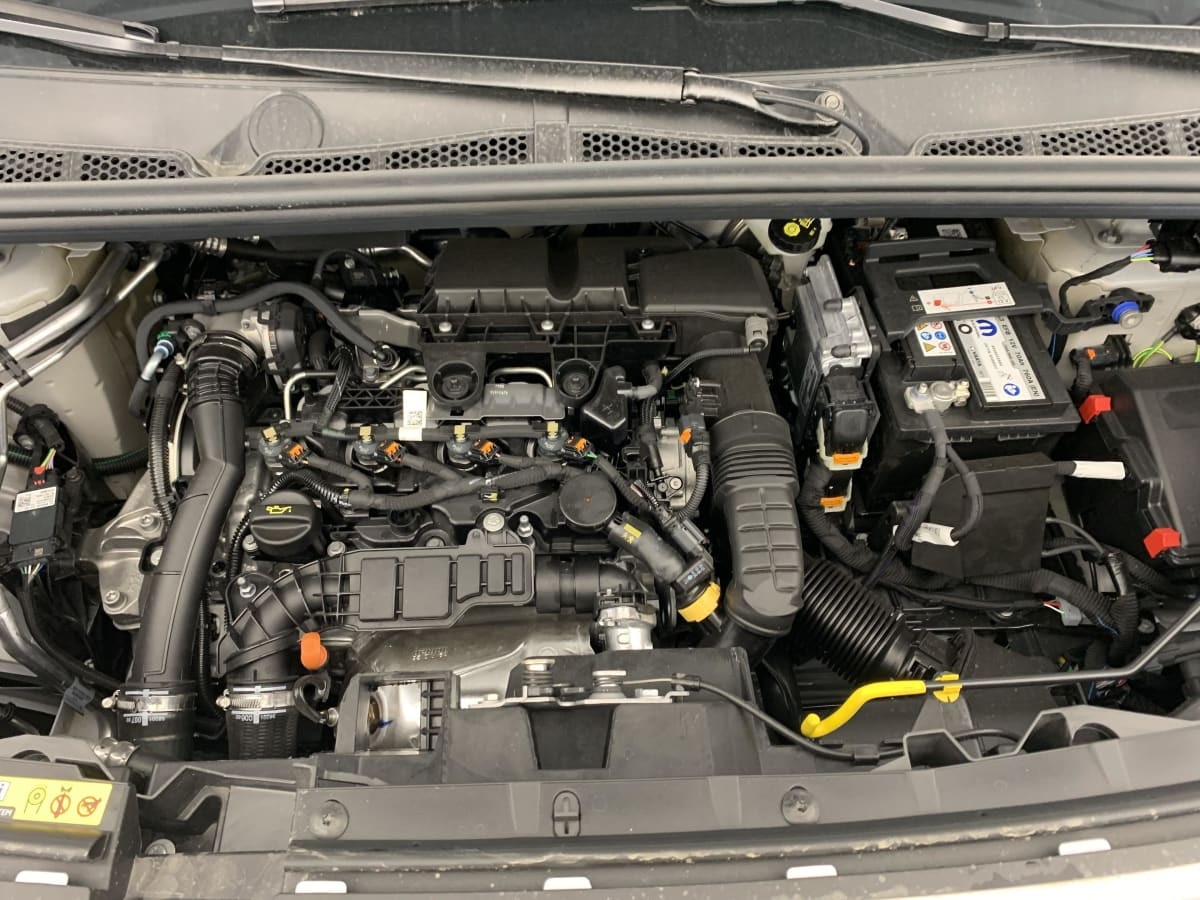 Vente en ligne Peugeot Partner Fourgon PARTNER FGN DIESEL 100 CH M MANUELLE au prix de 21 400 €