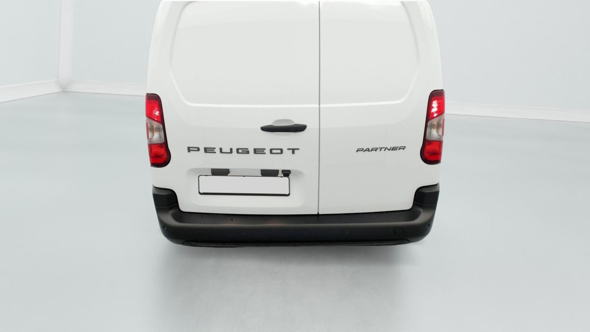 Vente en ligne Peugeot Partner Fourgon PARTNER FGN DIESEL 100 CH M MANUELLE au prix de 21 400 €