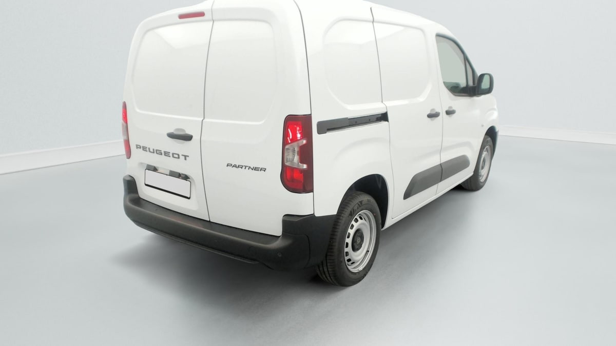 Vente en ligne Peugeot Partner Fourgon PARTNER FGN DIESEL 100 CH M MANUELLE au prix de 21 400 €