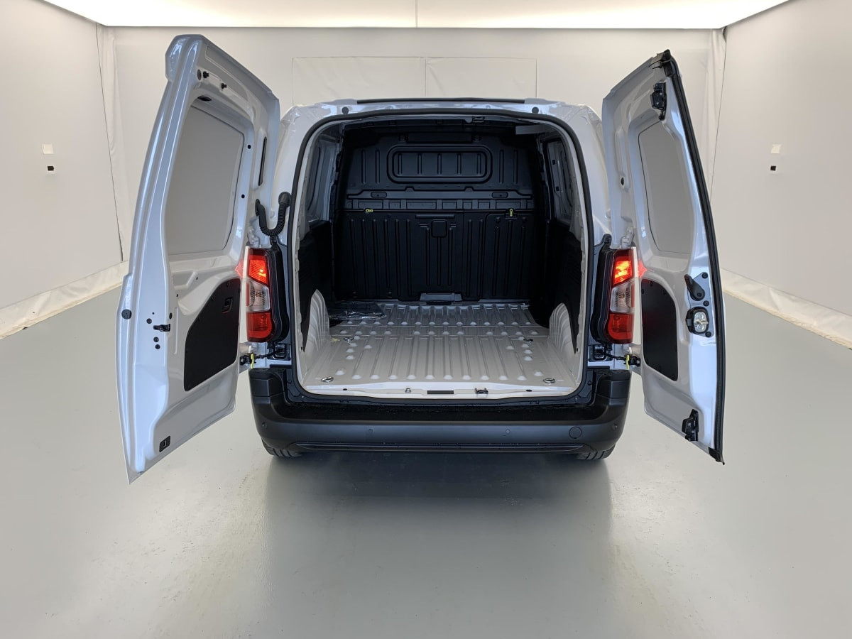 Vente en ligne Peugeot Partner Fourgon PARTNER FGN DIESEL 100 CH M MANUELLE au prix de 21 400 €
