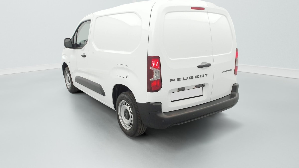 Vente en ligne Peugeot Partner Fourgon PARTNER FGN DIESEL 100 CH M MANUELLE au prix de 21 400 €