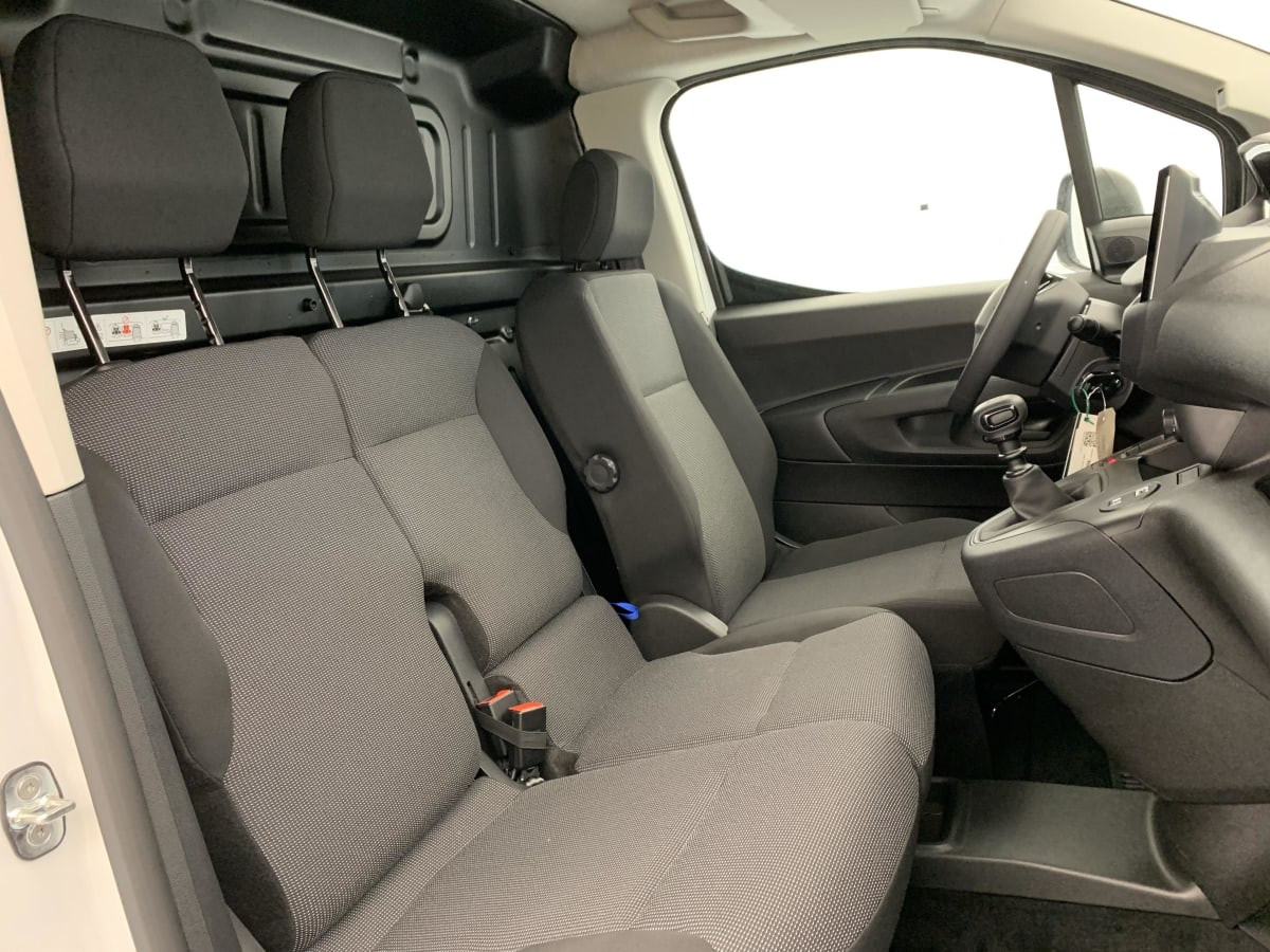 Vente en ligne Peugeot Partner Fourgon PARTNER FGN DIESEL 100 CH M MANUELLE au prix de 21 400 €