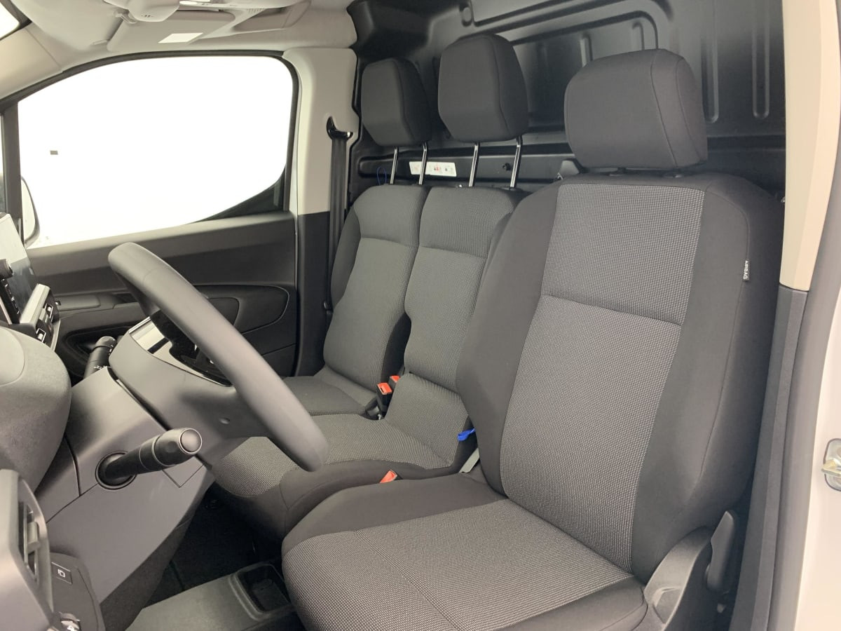 Vente en ligne Peugeot Partner Fourgon PARTNER FGN DIESEL 100 CH M MANUELLE au prix de 21 400 €