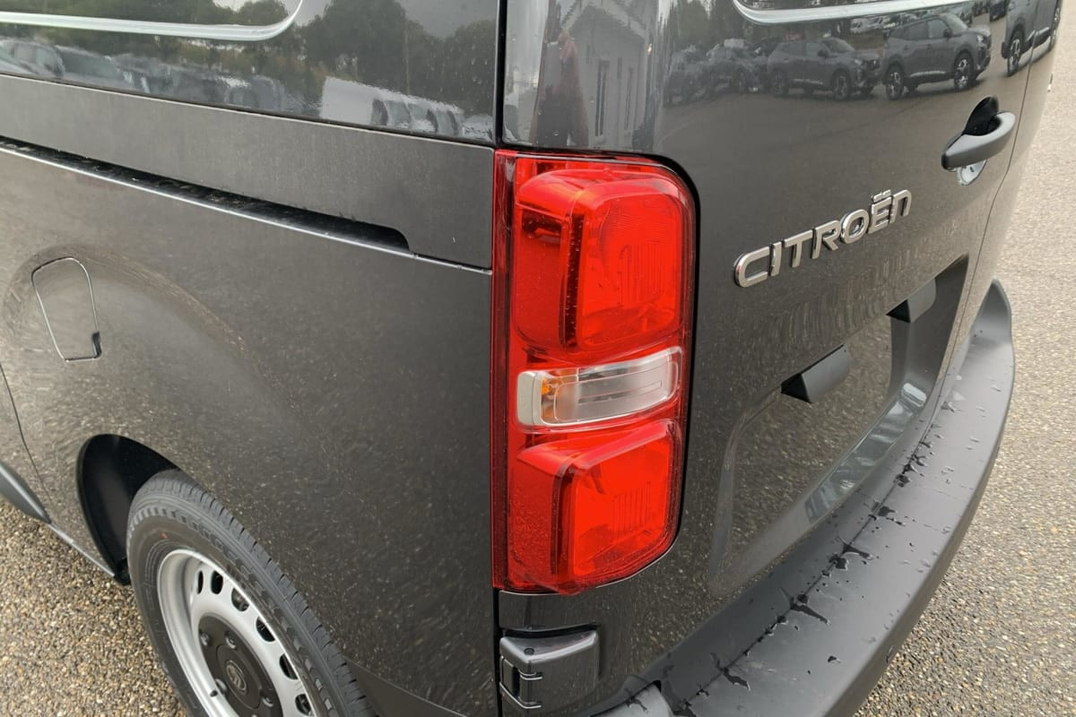 Vente en ligne Citroën Jumpy Fourgon DIESEL 180 CH M AUTOMAT au prix de 34 370 €