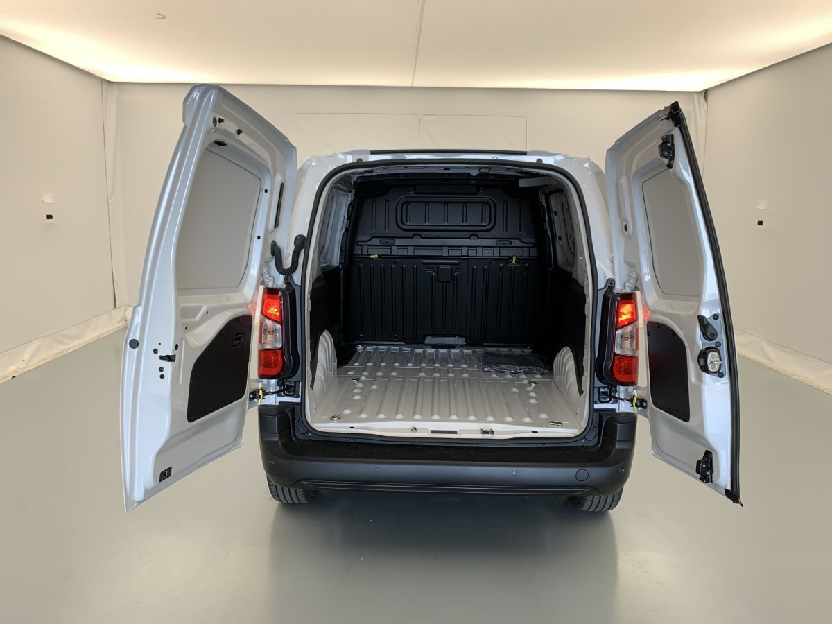 Vente en ligne Peugeot Partner Fourgon PARTNER FGN DIESEL 100 CH M MANUELLE au prix de 21 400 €