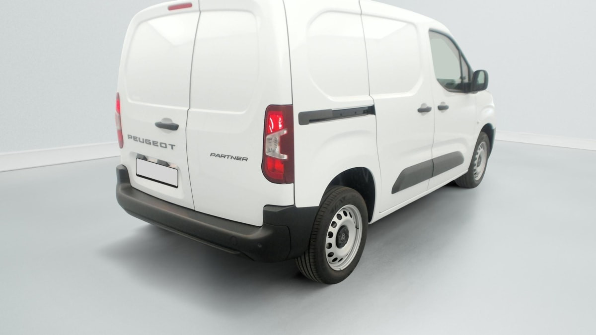 Vente en ligne Peugeot Partner Fourgon PARTNER FGN DIESEL 100 CH M MANUELLE au prix de 21 400 €