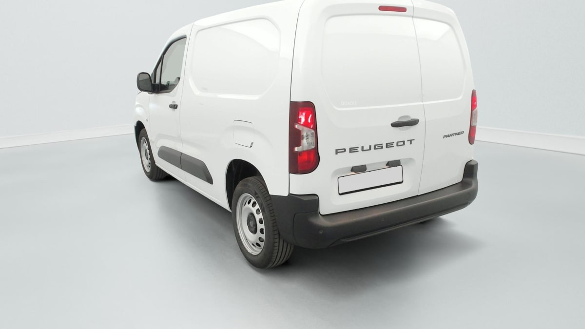 Vente en ligne Peugeot Partner Fourgon PARTNER FGN DIESEL 100 CH M MANUELLE au prix de 21 400 €