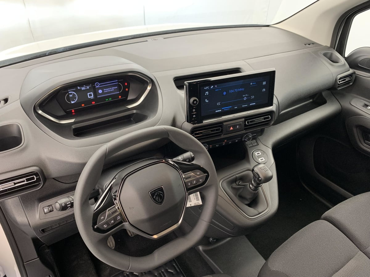 Vente en ligne Peugeot Partner Fourgon PARTNER FGN DIESEL 100 CH M MANUELLE au prix de 21 400 €