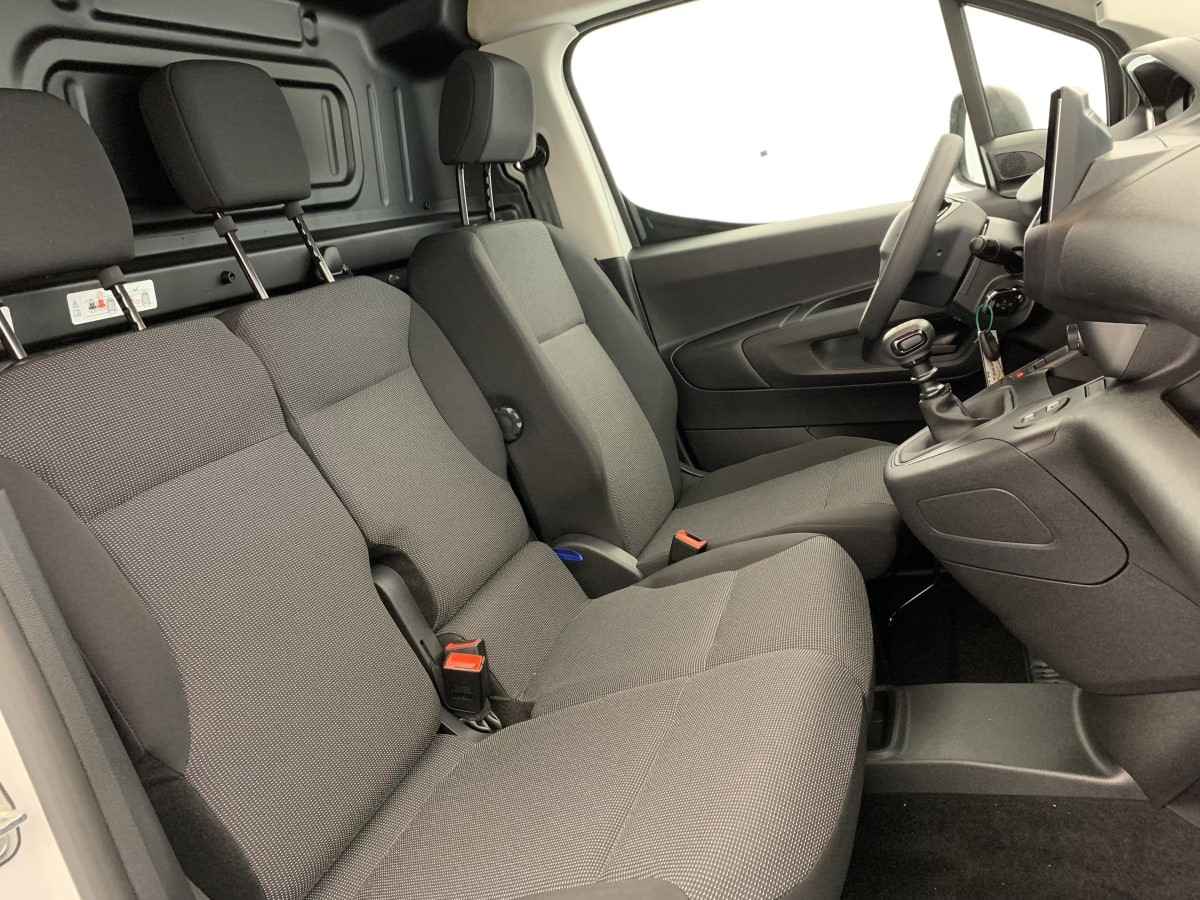 Vente en ligne Peugeot Partner Fourgon PARTNER FGN DIESEL 100 CH M MANUELLE au prix de 21 400 €