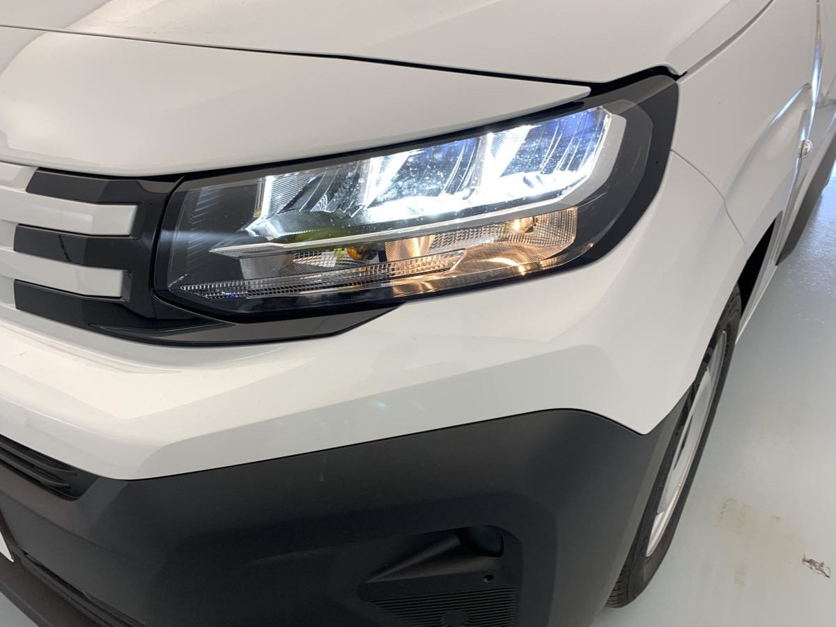 Vente en ligne Peugeot Partner Fourgon PARTNER FGN DIESEL 100 CH M MANUELLE au prix de 21 400 €