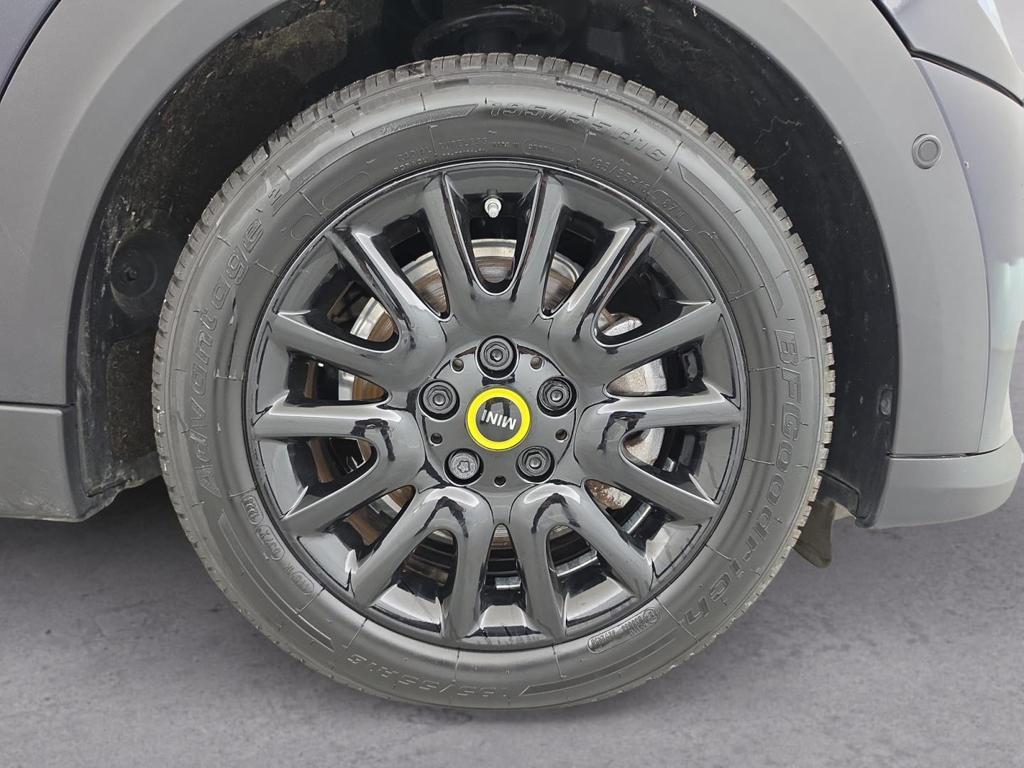 Vente en ligne Mini Mini Cooper SE 184ch Edition Premium Plus BVA 5CV au prix de 22 990 €